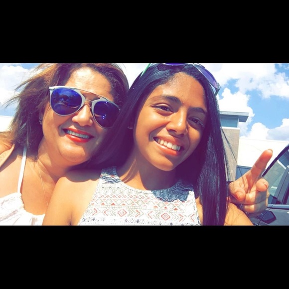 Meet your Posher, Sara - Picture 2 of 2